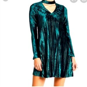 Nicole Miller women’s Green Velvet‎ Dress / Size 4 / box 15-18
